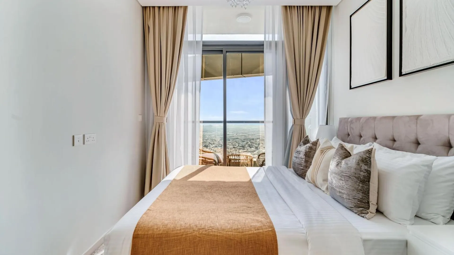 Apartment New Listing! 2Br With Balcony &City View, Aykon Tower Dubai