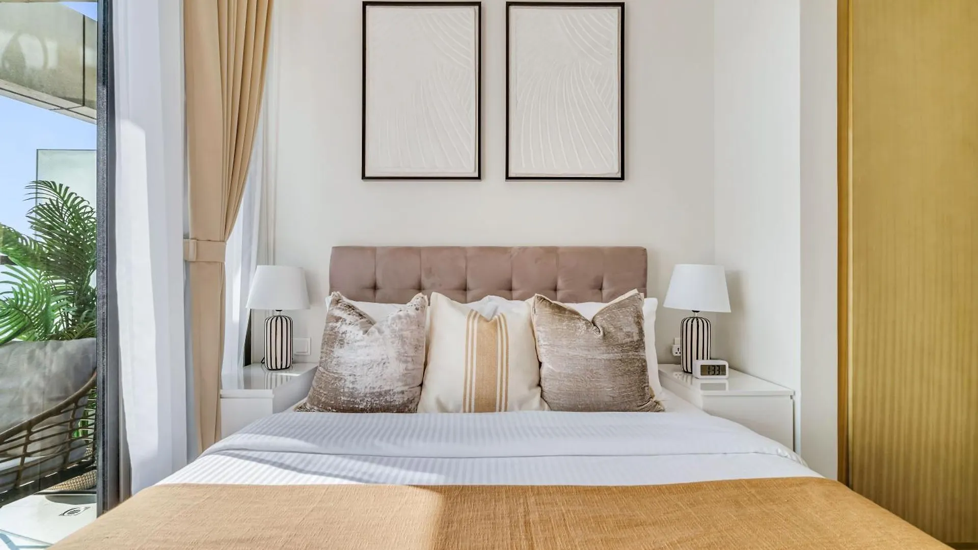 New Listing! 2Br With Balcony &City View, Aykon Tower Dubai 0*,  United Arab Emirates