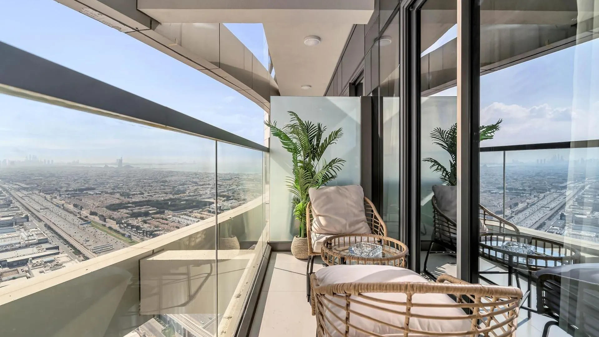 New Listing! 2Br With Balcony &City View, Aykon Tower Dubai 0*,